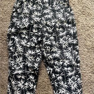 Briggs New York women’s  Black and White Leaf Leggings